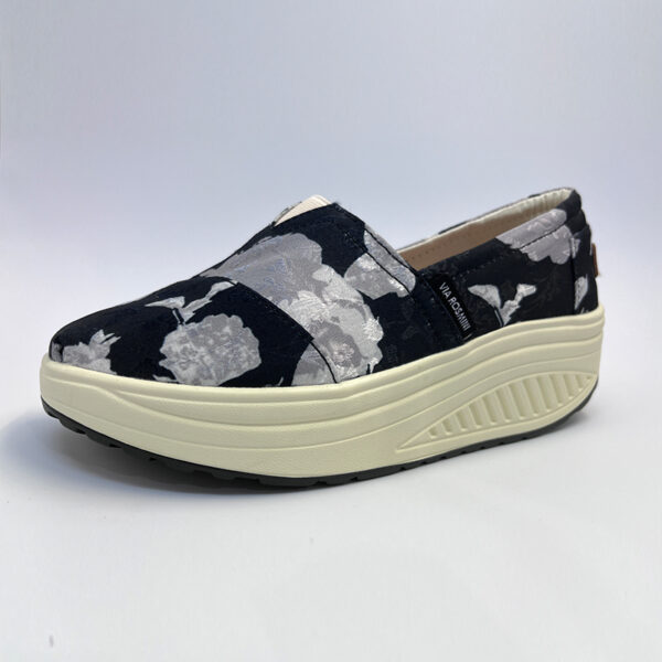 Canvas shoes